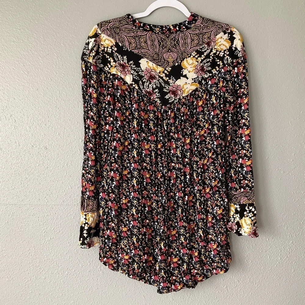 Free People Wildflower Fields Henley Top size Small T104